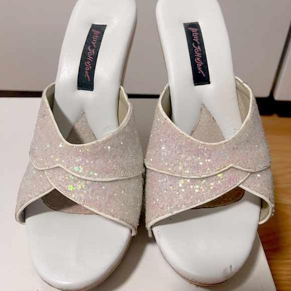 White glittering Betsey Johnson Sandals - Picture 4 of 4